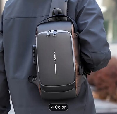 ​CrossBody Bag With USB Charging Port