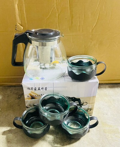 Glass teapot with infuser & 4 cup tea set