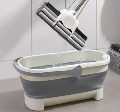 Hand held folding mop bucket 